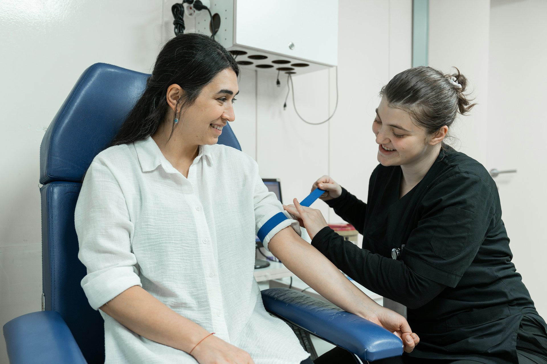What a Phlebotomy Training Specialist Really Teaches New CNAs