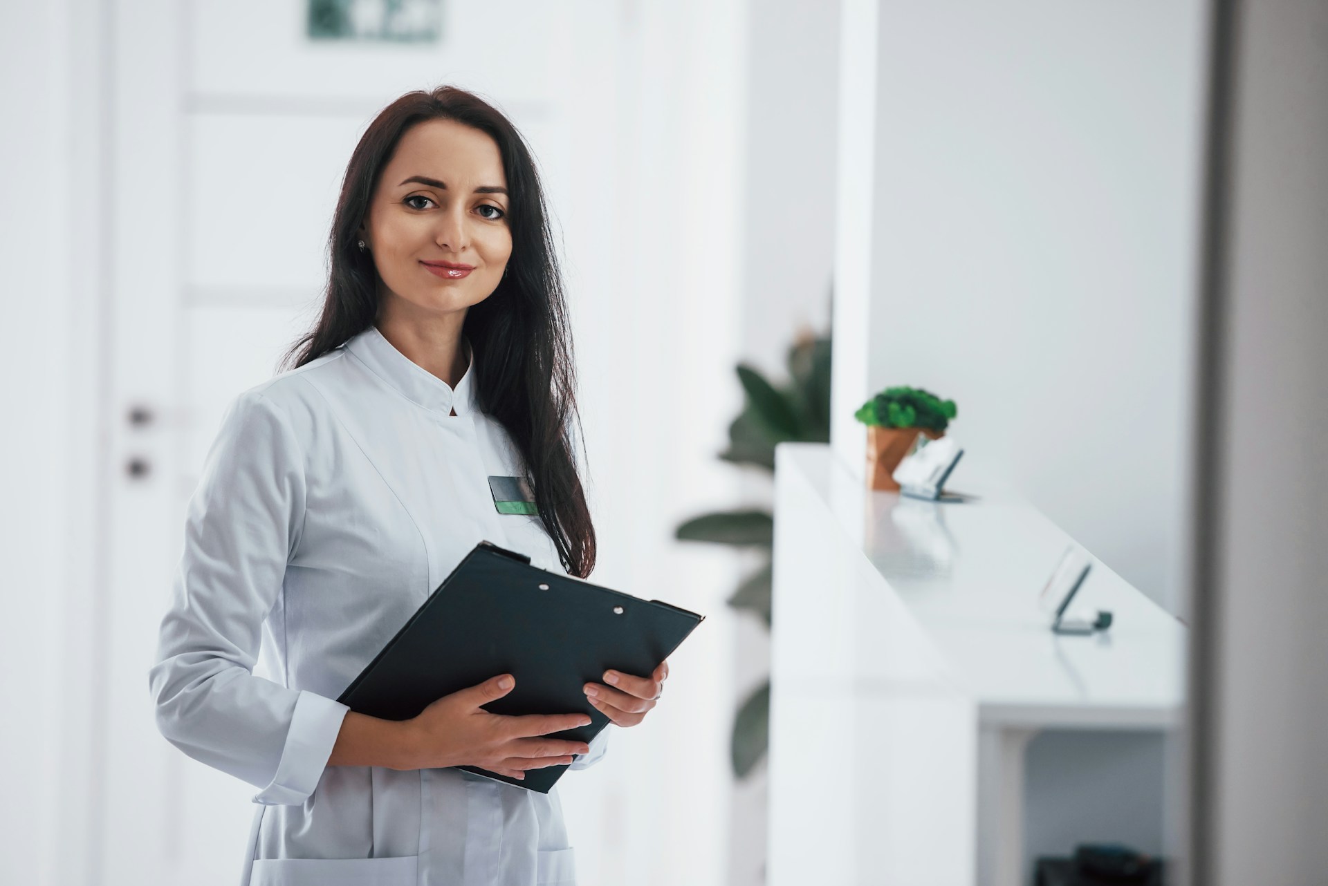 HIPAA in Phlebotomy: Practical Privacy Tips for Front Desk, Hallway, and Bedside Situations